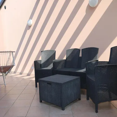 Balcony, View, Walking Distance Centre Vakantiehuis Lazise