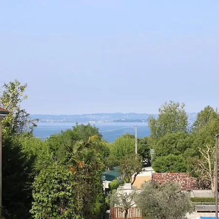 Balcony, View, Walking Distance Centre Holiday home *